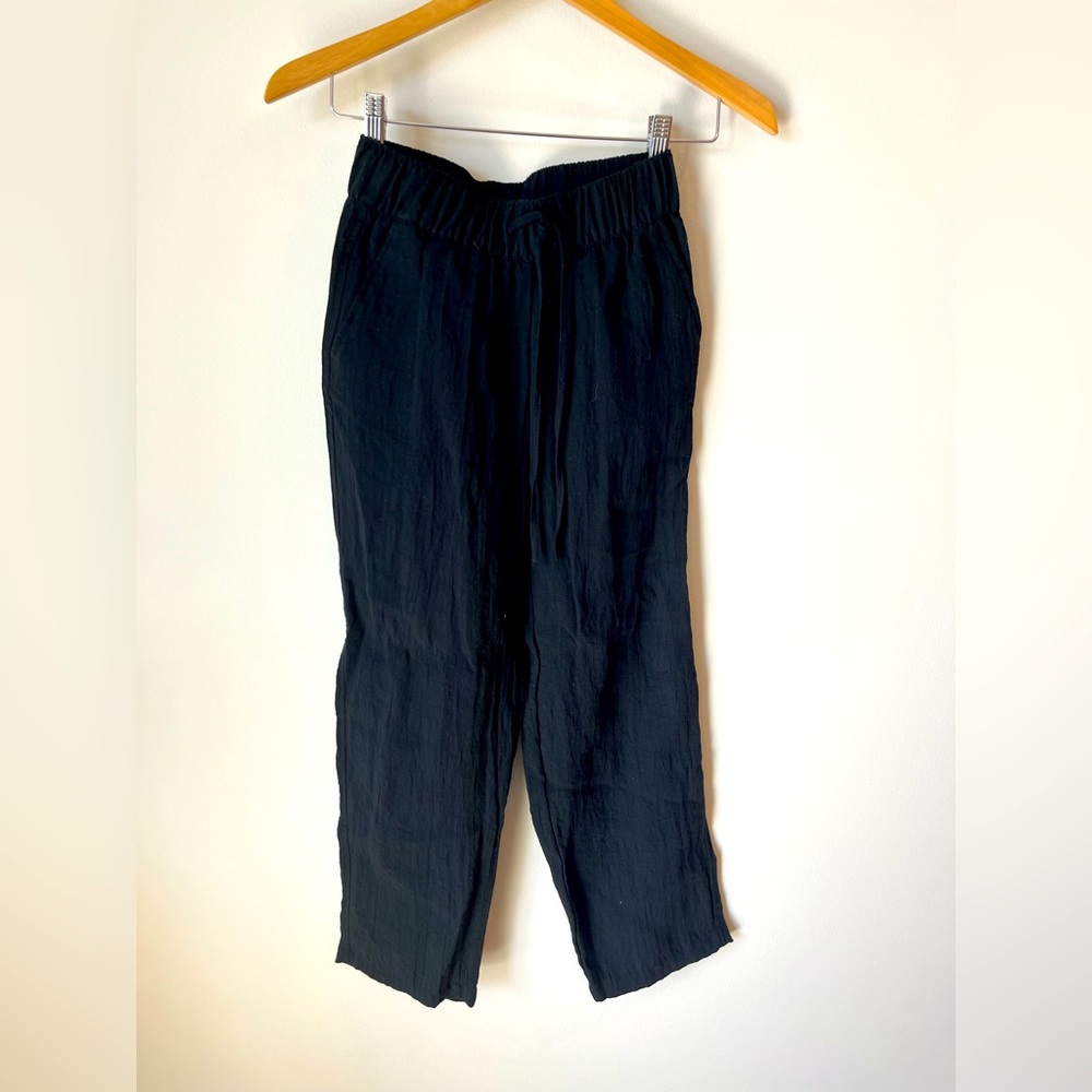 H&M black, linen, cropped, pants. Size XS. Never worn!
